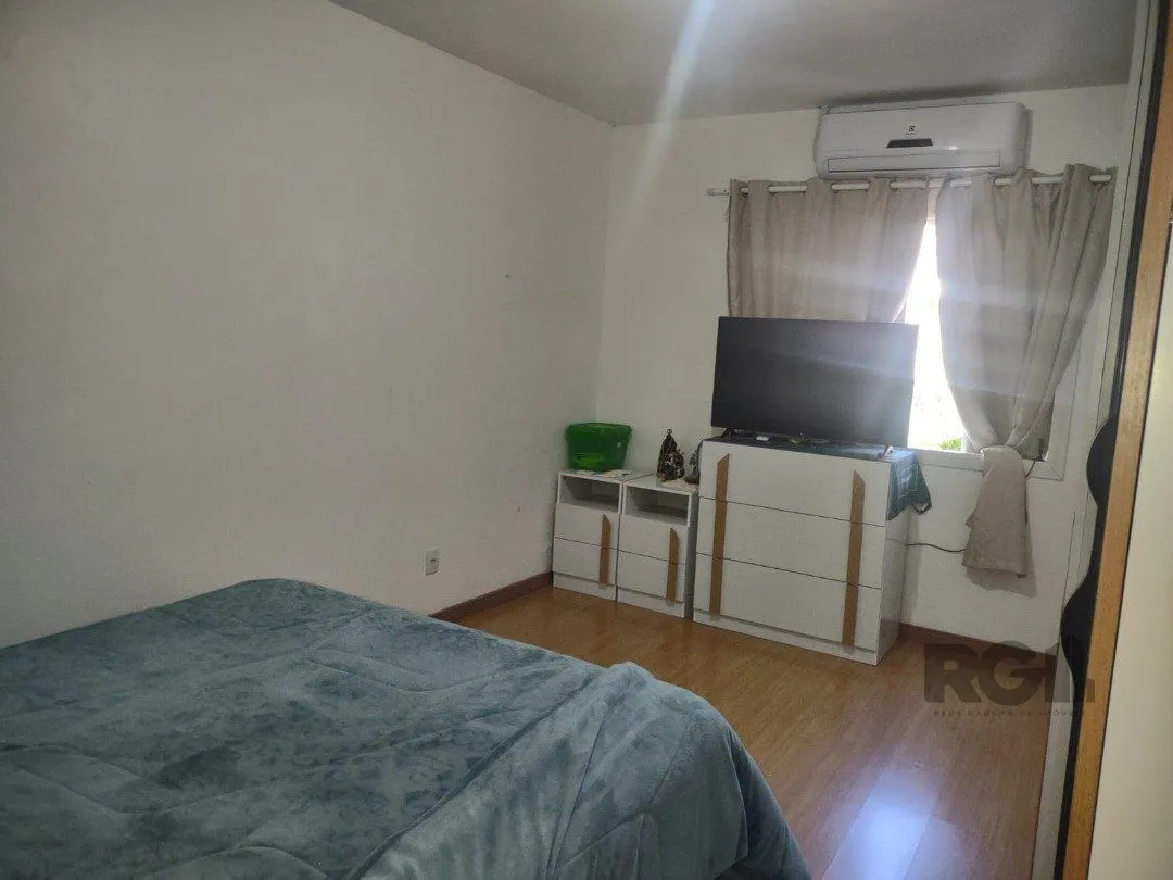 Imagem Casa com 250m², 2 quartos, 1 suite, edícula, no bairro Nonoai