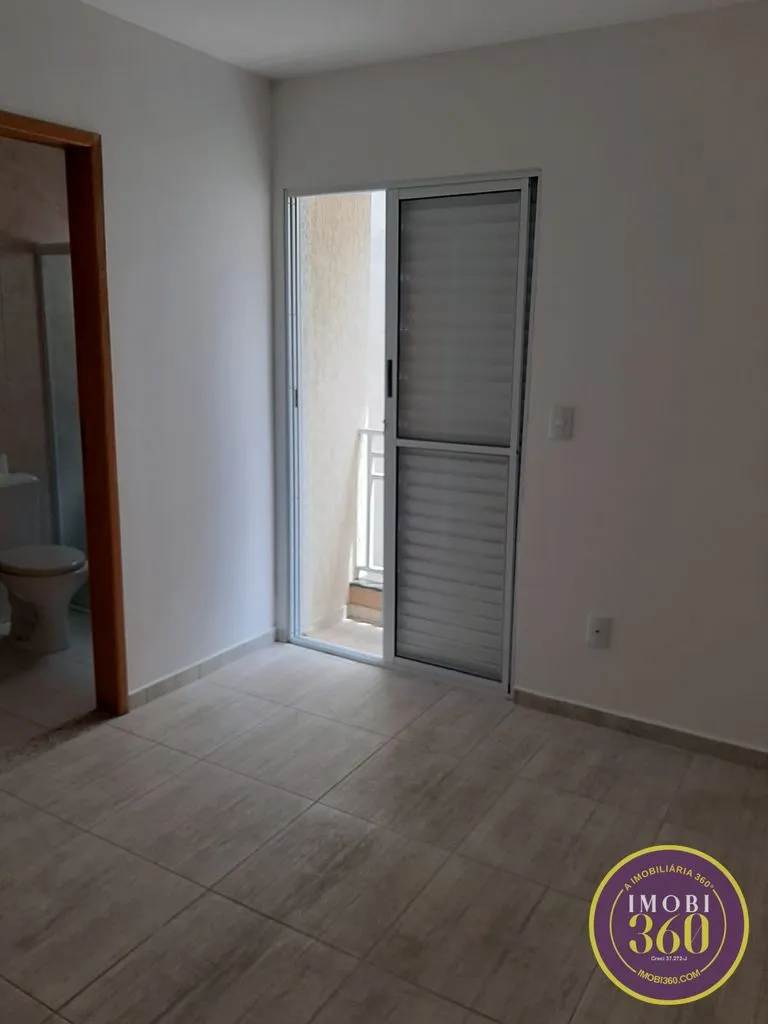 Imagem Casa em Condomínio Fechado com 02 Suítes com 02 vagas de garagem na Vila RéRé