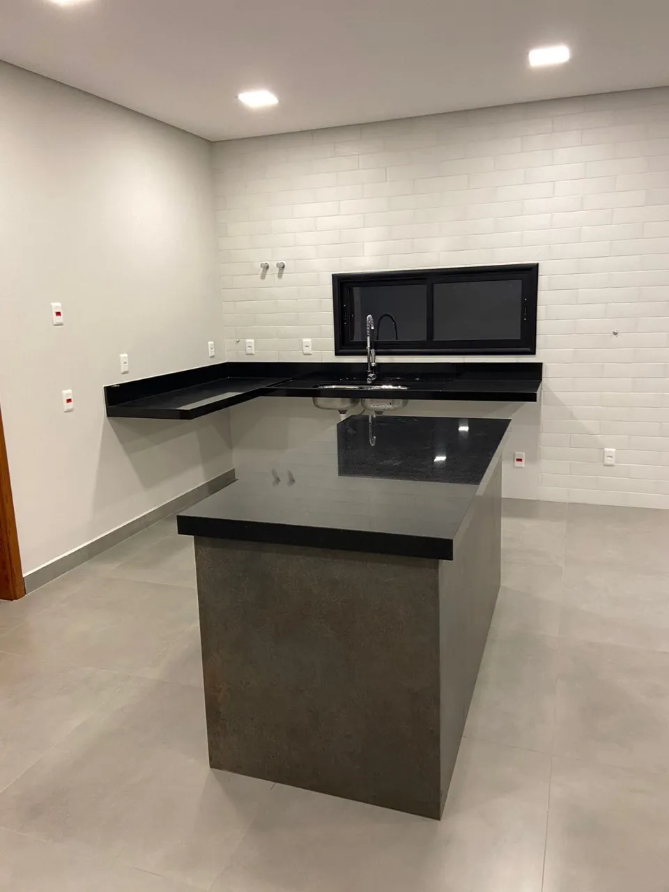 Imagem Casa de alto padrão no Parque Ibiti Reserva em Sorocaba-SP: 3 quartos, 3 suítes, 3 salas, 5 banheiros e 4 vagas.
