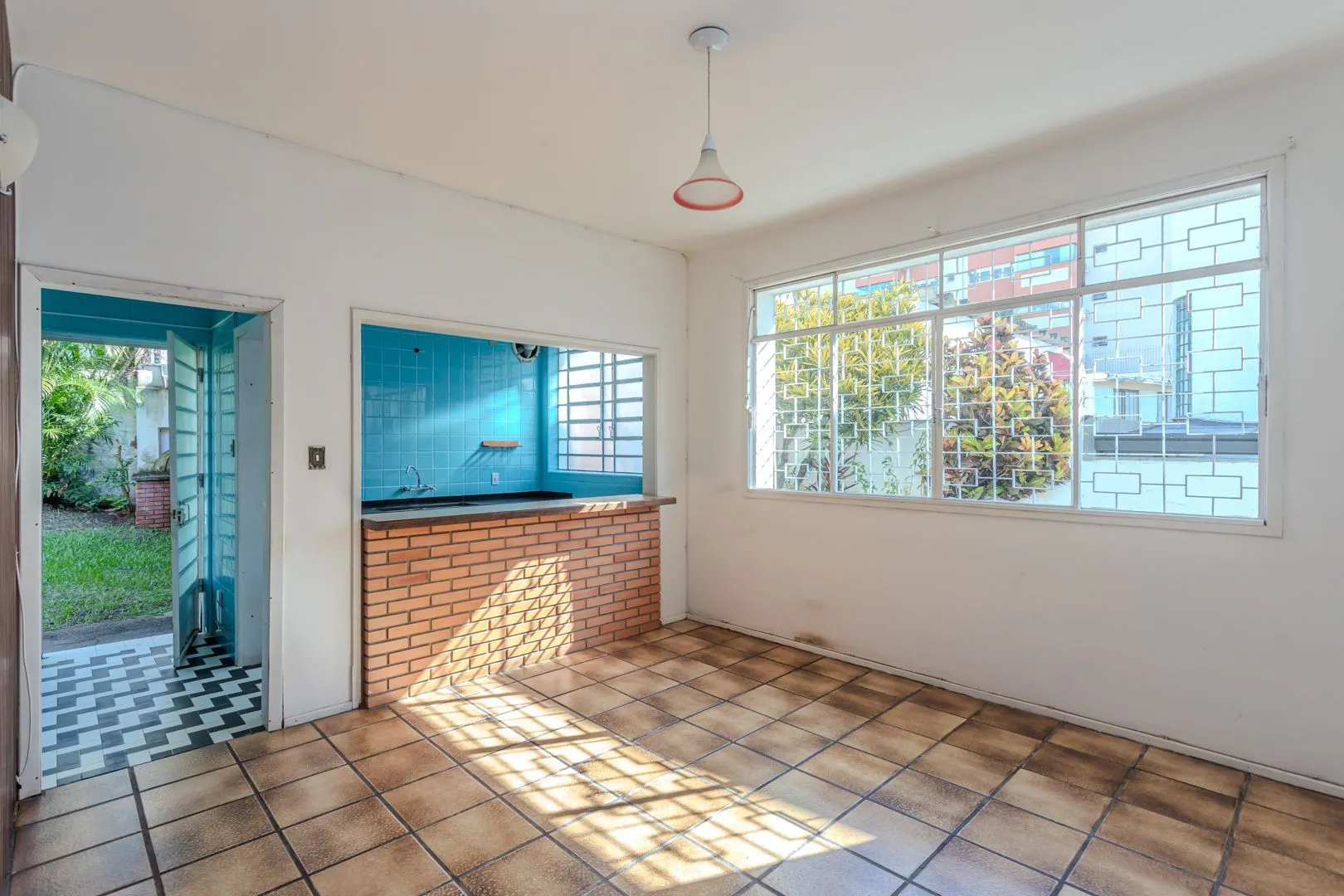 Imagem Casa no Menino Deus de 3 dormitórios e 5 vagas DESOCUPADA
