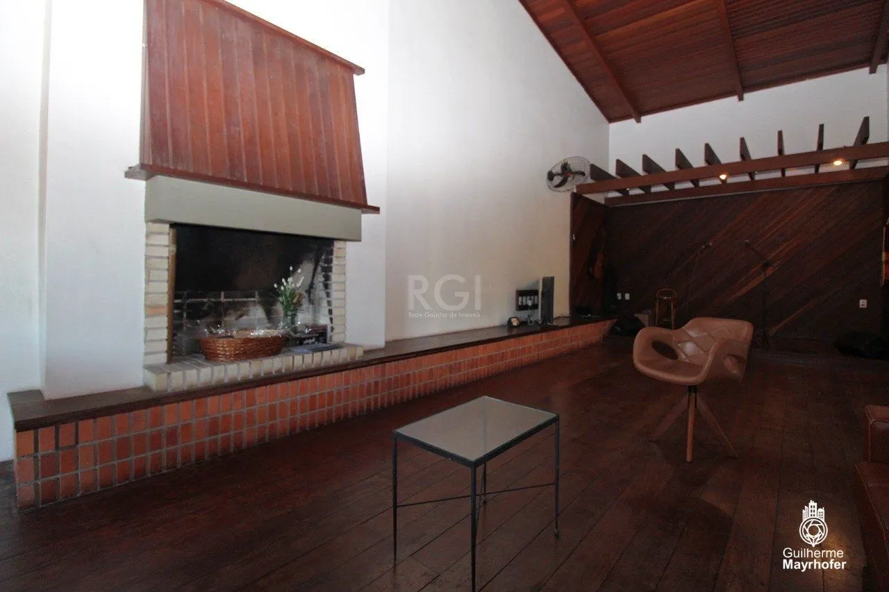 Imagem Casa para Venda - 526.64m², 4 dormitórios, sendo 2 suites, 4 vagas - Teresópolis