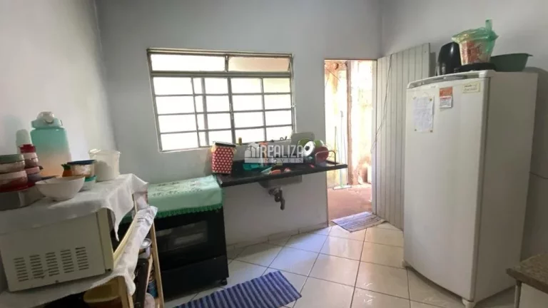 Imagem Casa à venda no Jardim Maracanã, Uberaba: 2 dormitórios, 3 garagens!