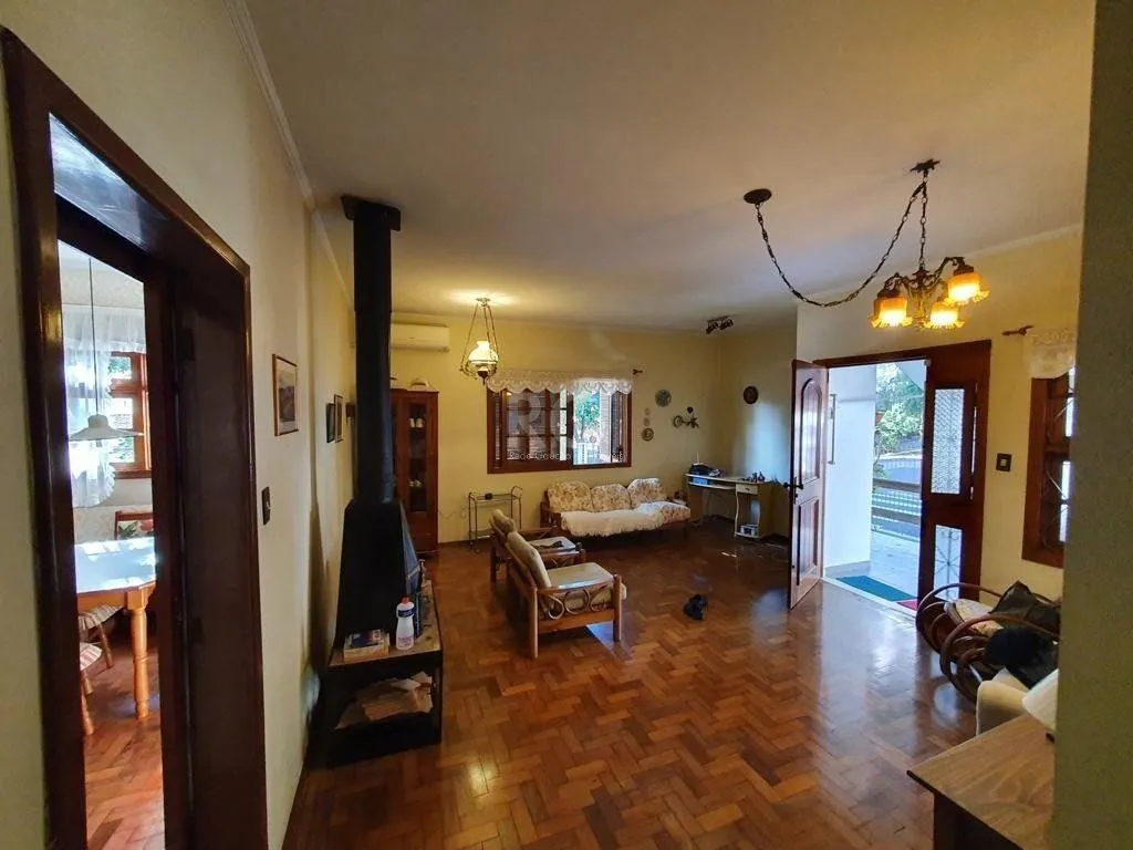 Imagem Casa para Venda - 250m², 4 dormitórios, sendo 1 suites, 4 vagas - Centro