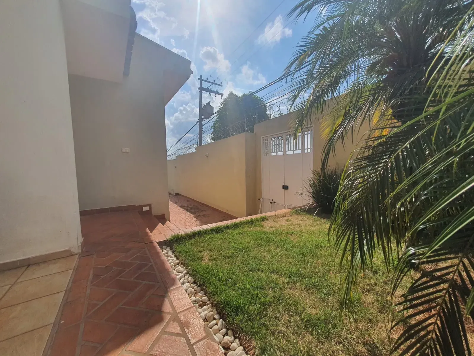 Imagem Imperdível Casa à Venda em Araraquara-SP, Jardim Morumbi: 4 quartos, 1 suíte, 3 salas, 4 banheiros, 4 vagas, 372,54m²!