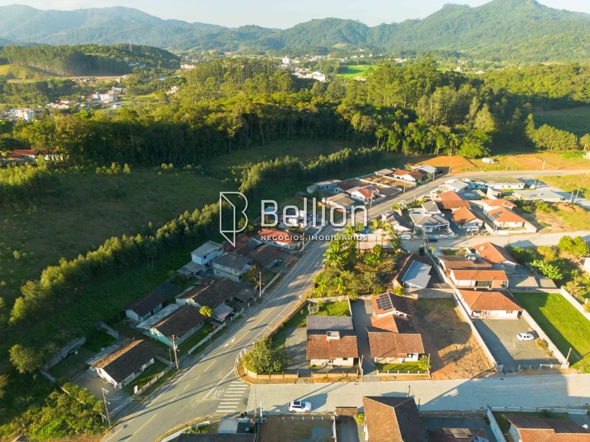 Imagem Casa de esquina com amplo terreno no bairro Divinéia - Rio dos Cedros