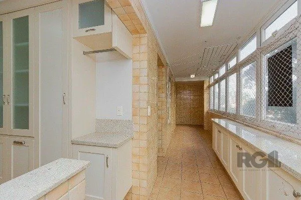 Imagem Vende-se luxuoso apartamento 3 quartos c/ suíte, dependência de empregada, gabinete, 2 vagas cobertas - 283m² - Moinhos de Vento