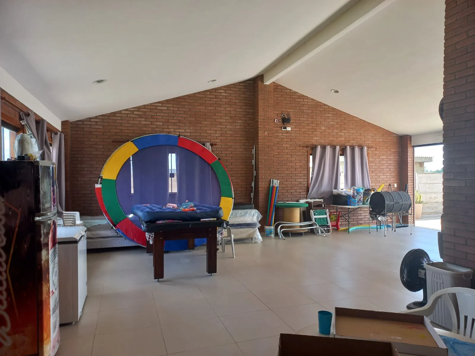 Imagem Chácara à venda em Araçoiaba da Serra-SP, bairro Cercado: 1 sala, 2 banheiros, 12 vagas de garagem, 100,00 m² de área.