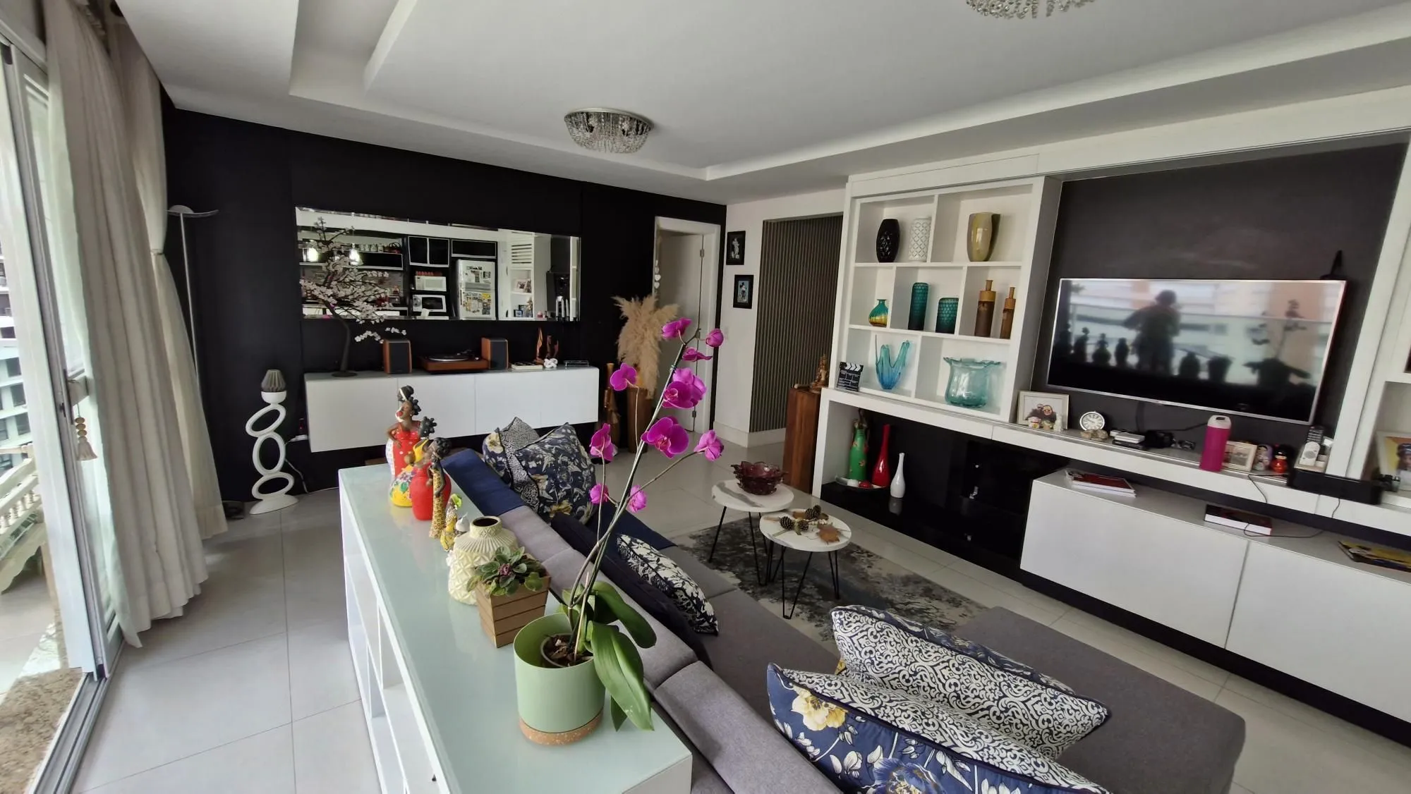 Imagem Apartamento mobiliado no Central Parque, 3 dormitorios sendo 1 suíte, banheiro social, lavabo, 114,00m² área privativa, 2 garagens