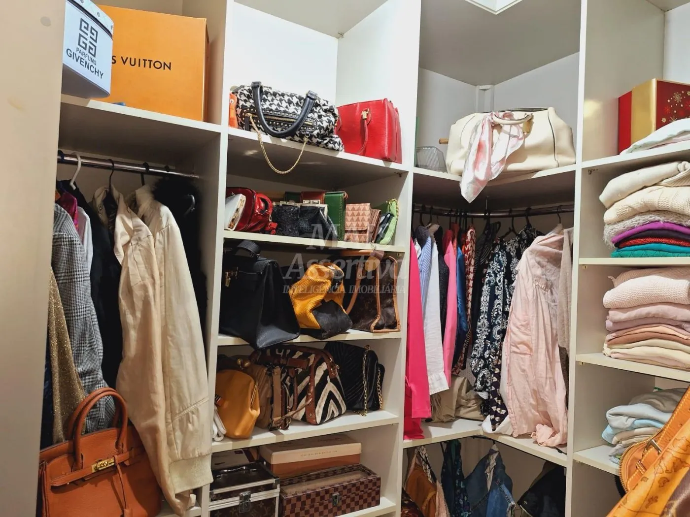 Imagem Ótimo apartamento semi-mobiliado a venda em Cristo Redentor-Porto Alegre/RS