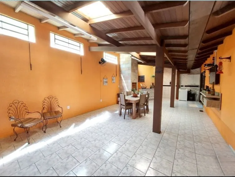 Imagem Casa para Venda - 198m², 2 dormitórios, 2 vagas - Belém Novo