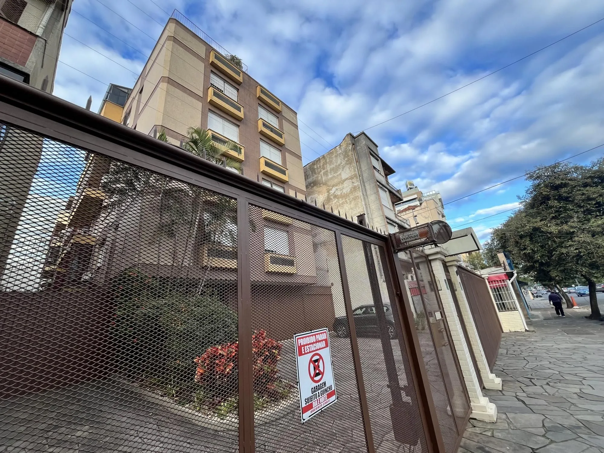 Imagem Apartamento de 1 quarto, 2 sacadas e 1 vaga de garagem no bairro Farroupilha POA