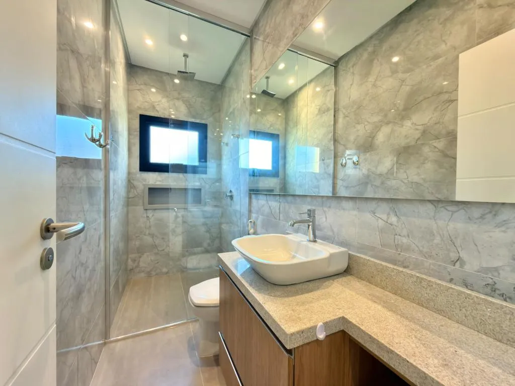 Imagem Casa em Condominio 4 Dormitórios - Bairro --