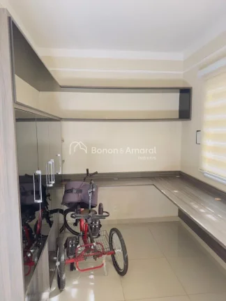 Imagem Apresentamos uma residência sofisticada e moderna no exclusivo Residencial Jardim dos Manacás, uma...