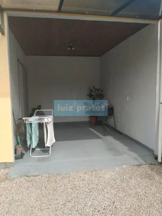 Imagem Ótima casa térrea, pátio grande, toda murada, portão acionamento eletrônico