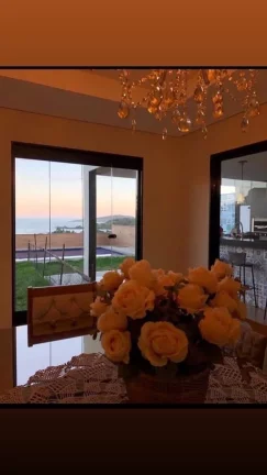 Imagem CASA COM 4 QUARTOS E 4 SUÍTES A VENDA NA PRAIA