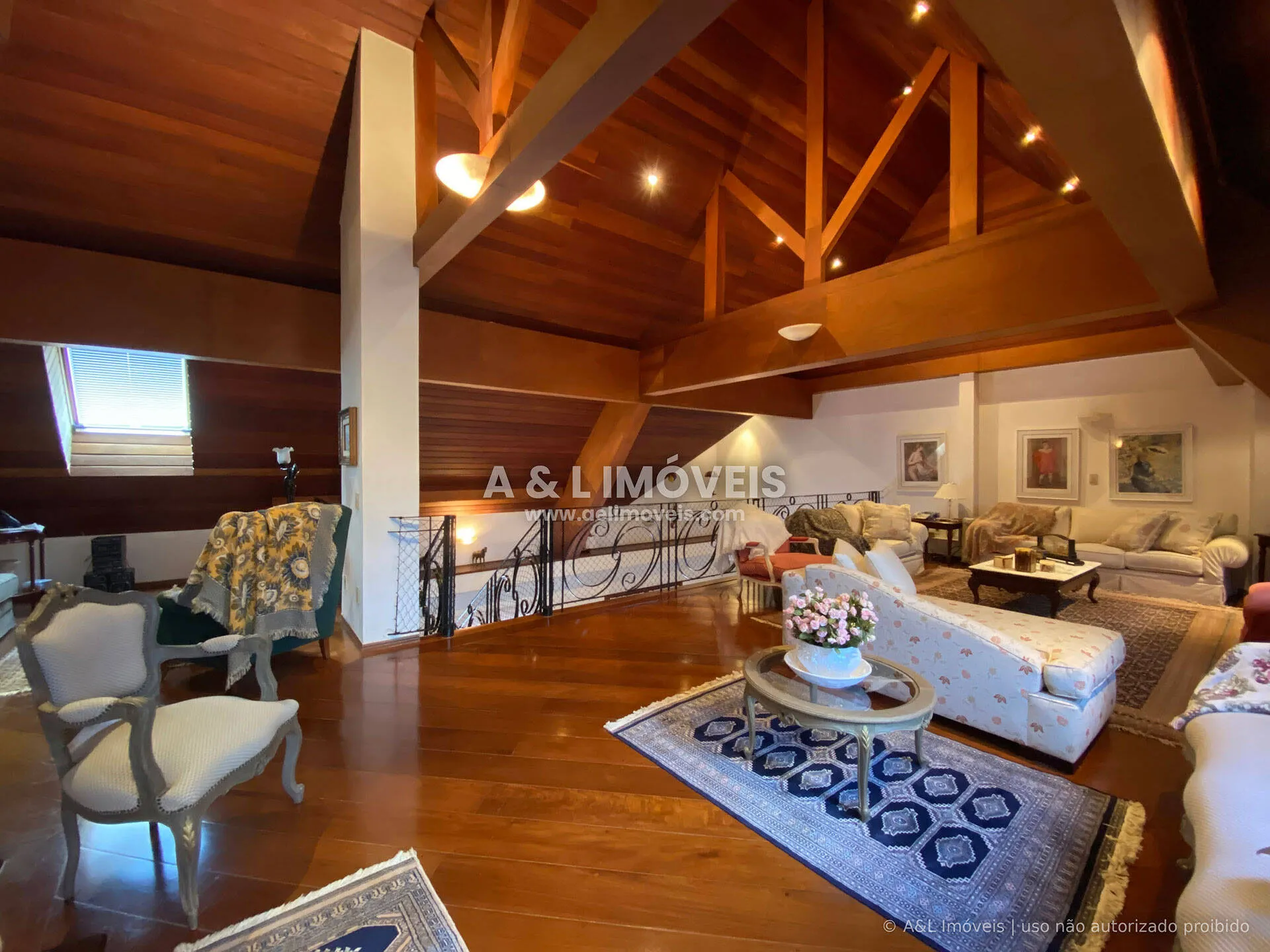 Imagem Apartamento Duplex Capivari | 326 m², 5 Suítes e SPA - Campos do Jordão