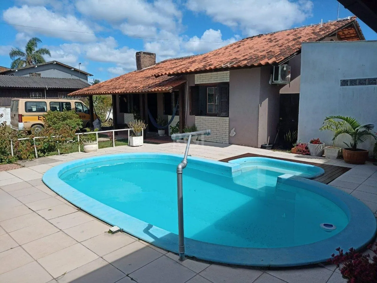 Imagem Casa 3 dormitórios, sendo 1 suite, 9 vagas - bairro Ponta Grossa Porto Alegre RS