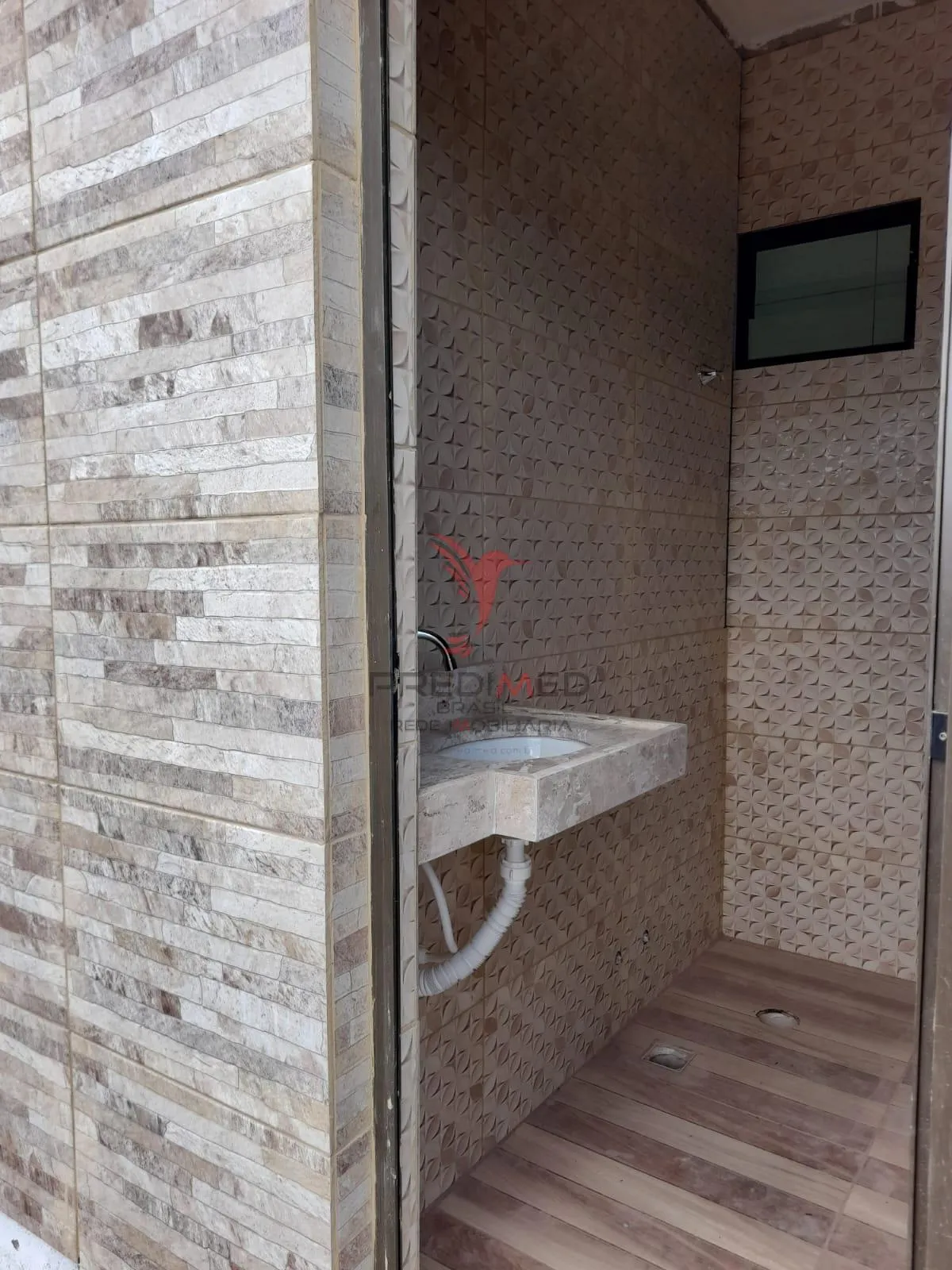 Imagem Casa com piscina,aceita carro, apartamento no negócio, 2 Suites, 3 Vagas de Garagem