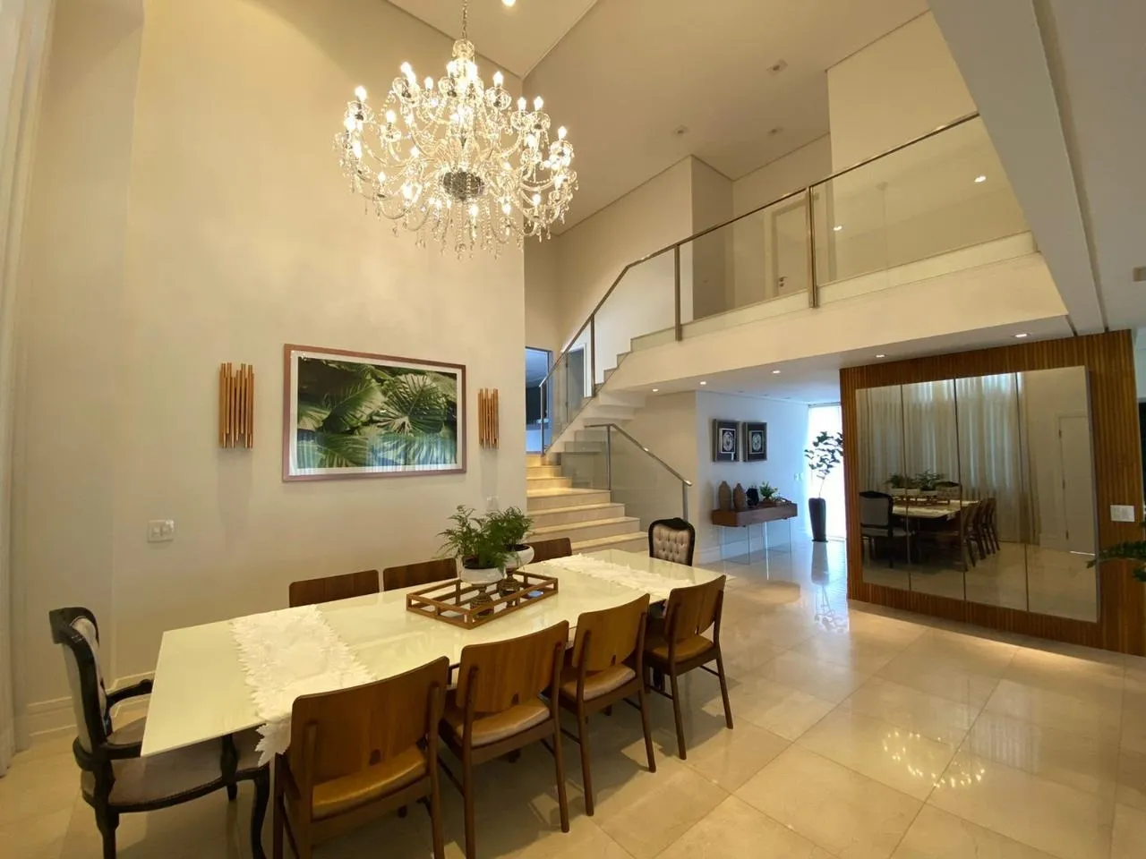 Imagem Casa de Luxo em Condomínio: 4 Quartos, 4 Suítes, 3 Salas na Chácara Santa Maria - Votorantim-SP (811m²)