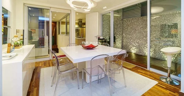 Foto do imóvel Imperdível oportunidade de adquirir uma casa no Pacaembu, São Paulo-SP, com 3 quartos, 3 suítes, 3 salas, 5 vagas de garagem e 380m².