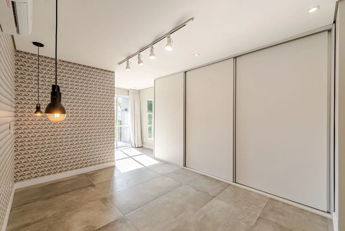 Imagem Casa em condomínio com piscina e salão privativo na Vila Nova