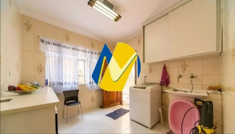 Imagem Sobrado amplo com 3 dormitórios e cozinha planejada - pronto pra morar