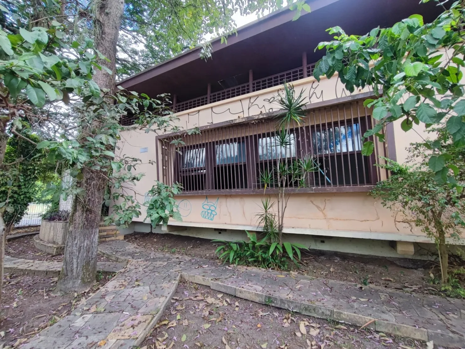 Imagem Comercial para Locação 3 Quartos, 1 Suite, 4 Vagas, 1200M², Centro, Taubaté - SP