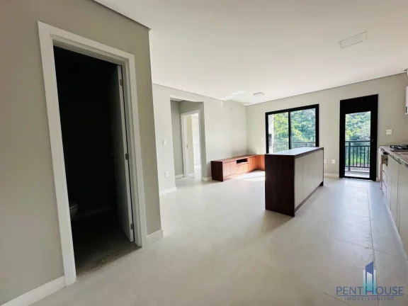 Foto do imóvel Apartamento Zona Central para Locação em Balneário Camboriú, Praia dos Amores, 2 dormitórios, 2 suítes, 3 banheiros, 1 vaga em Avenida do Estado Dalmo Vieira