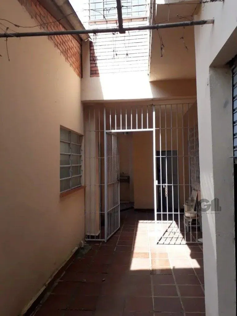 Imagem Casa com 5 dormitórios no bairro Passo das Pedras - Porto Alegre