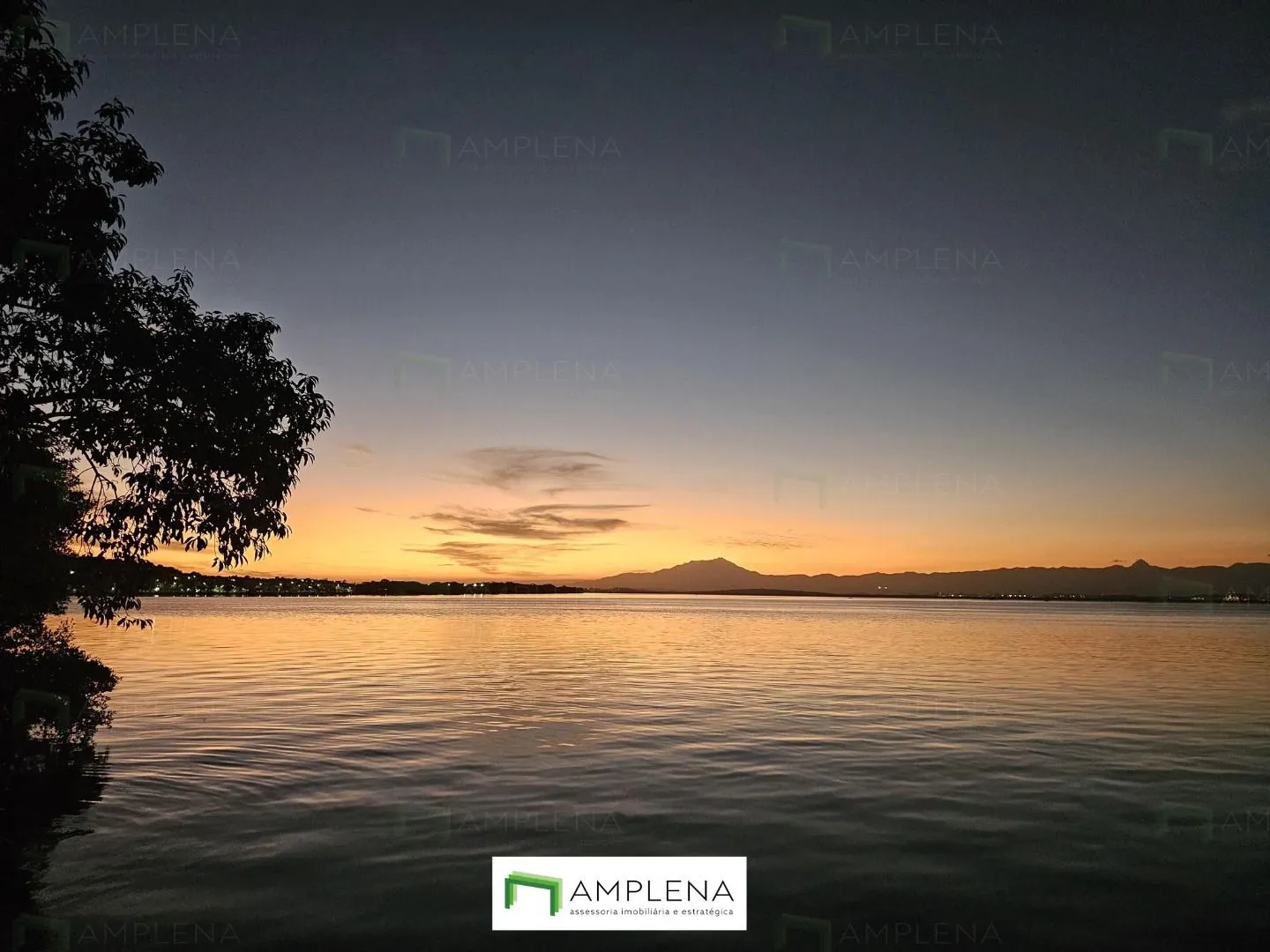 Imagem Apto 179m², 4 quartos, Amplo, com Elevador, Vista livre para o mar e Pôr do Sol. Ilha do Governador/Moneró - RJ