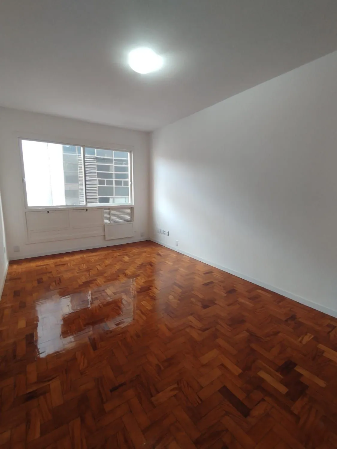 Apartamento de 2 dormitórios com dependência - 75 m² | Rua Riachuelo