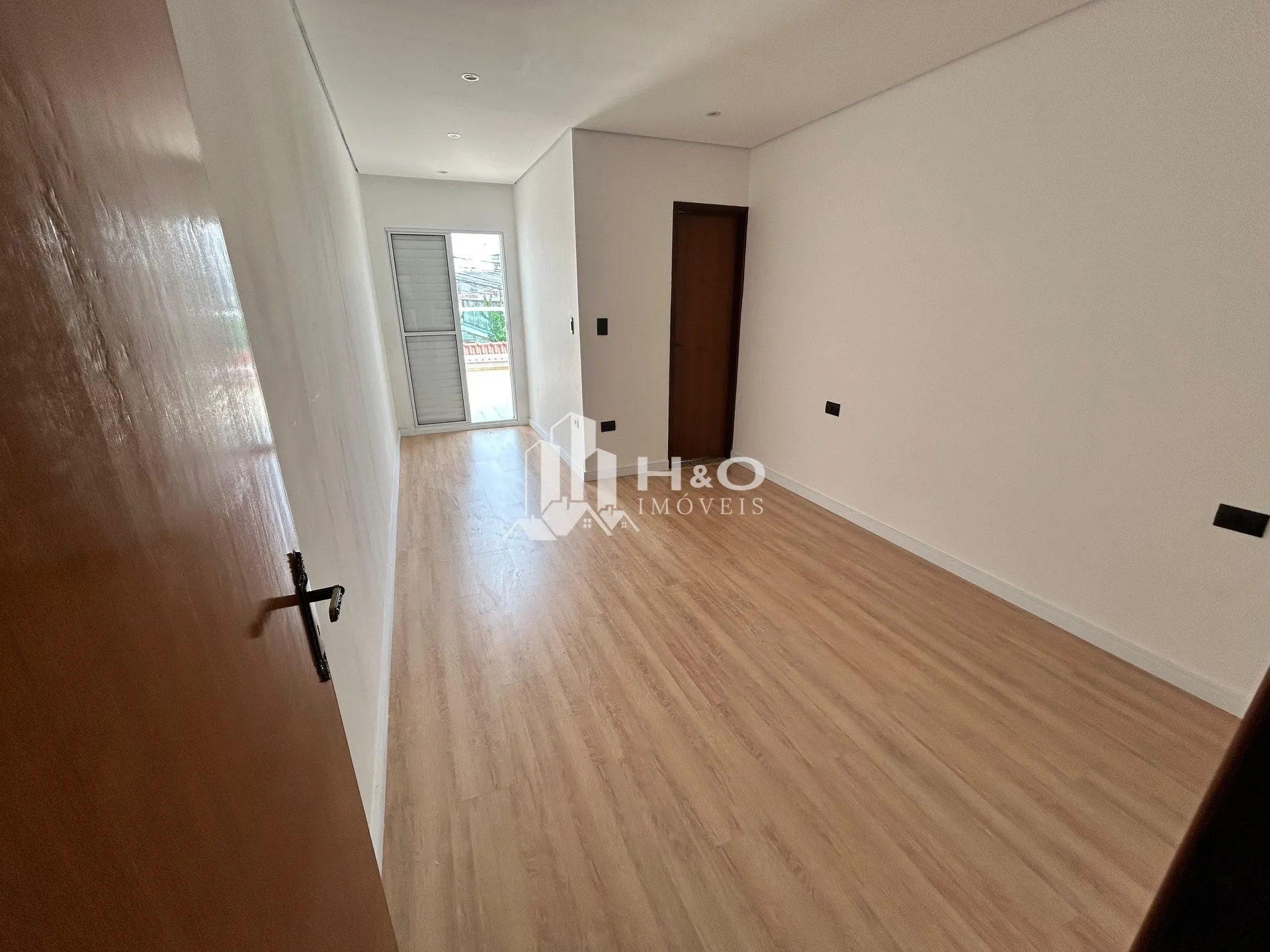 Imagem Sobrado à Venda Próximo ao Metrô Patriarca - 3 Dormitórios, 1 Suíte, Espaço Gourmet e Acabamento de Alto Padrão!