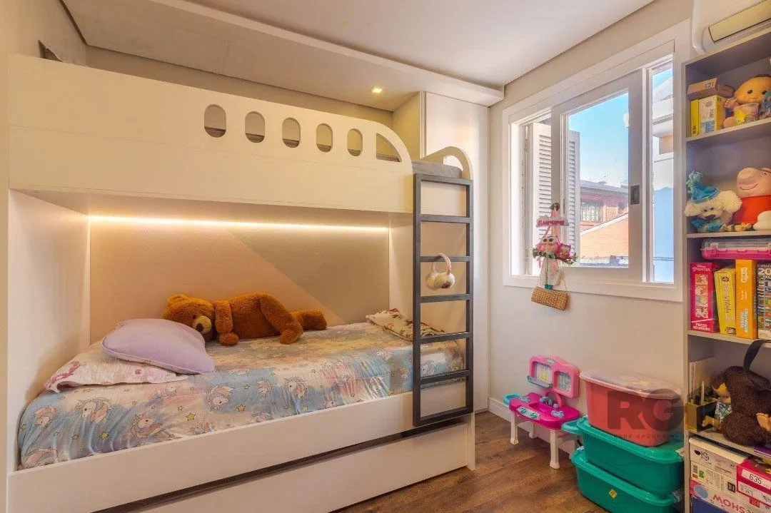Imagem Casa em condomínio, 3 quartos, 1 suite, lareira, churrasqueira, 1 vaga - Bairro Tristeza