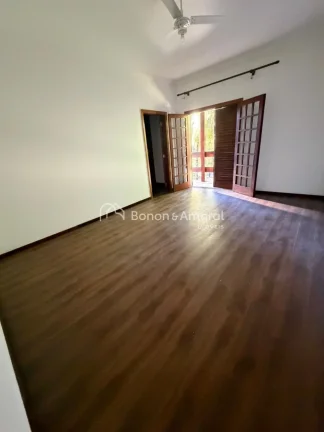 Imagem Ampla e confortável, esta excelente residência conta com 298m² de área construída, oferecendo e...