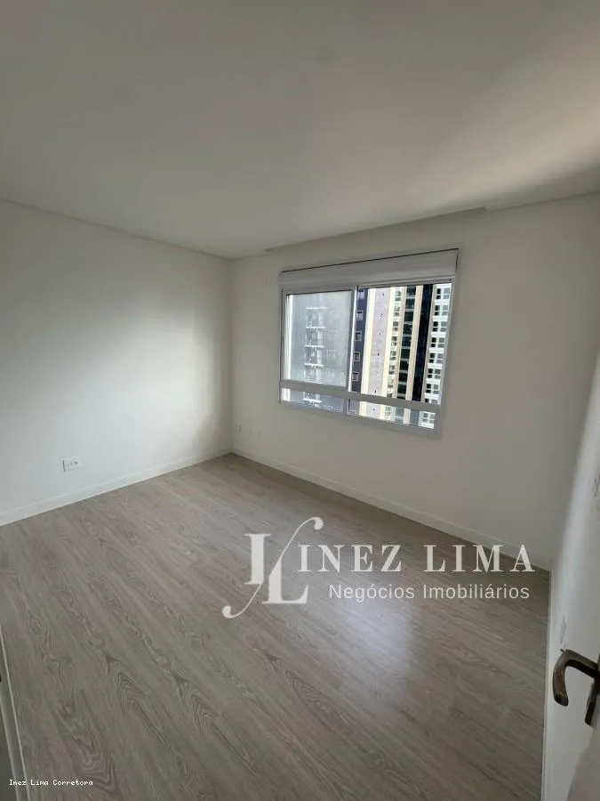 Imagem Apartamento 3 dormitórios para Venda em Itapema, Meia Praia, 4 dormitórios, 4 suítes, 5 banheiros, 3 vagas