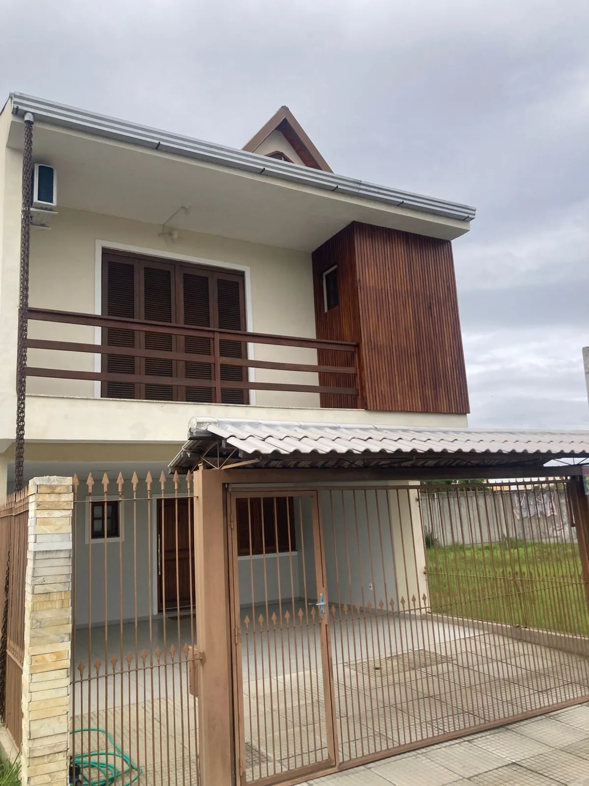 Imagem Casa de 3 Pavimentos no Bairro Aberta dos Morros
