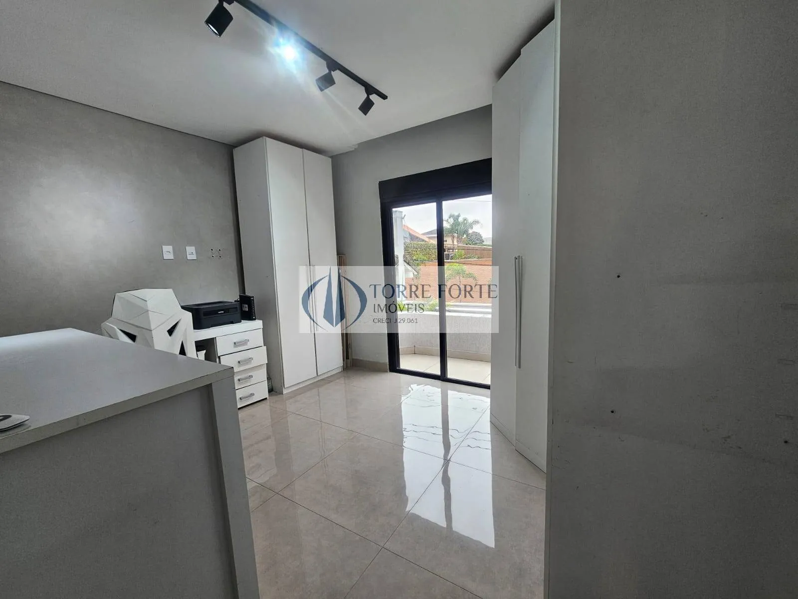 Imagem Ótima casa 396 m², 3 dormitórios sendo 1 suíte, 5 banheiros, em S.C do Sul