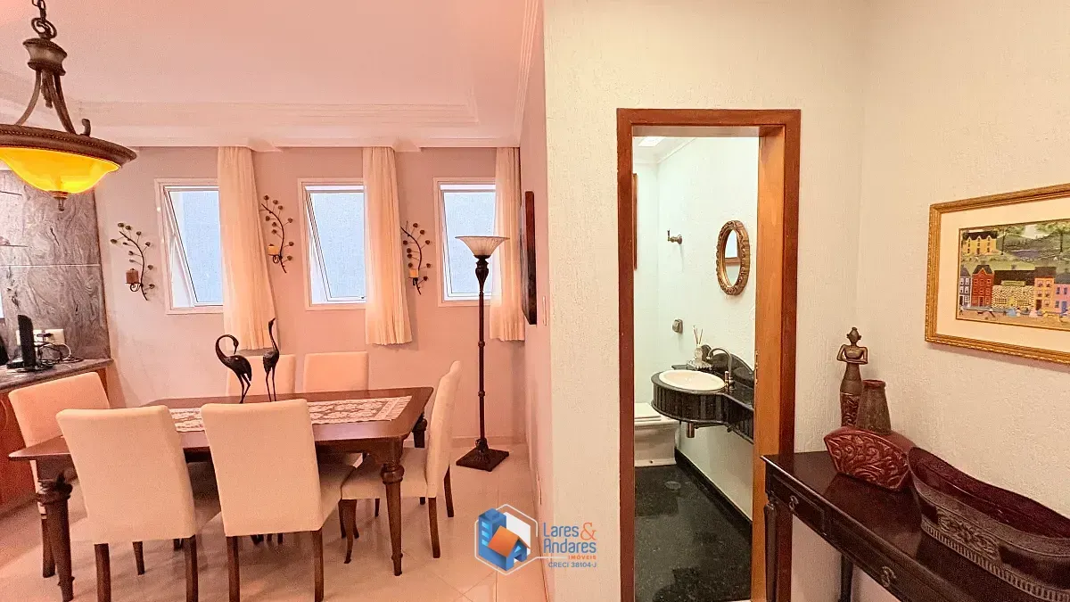 Imagem Sobrado para venda em Jardim Regina com 4 quartos, sendo 1 suíte, 277m²