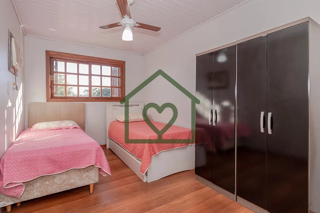 Imagem CASA DE 250m² COM 4 QUARTOS, 3 BANHEIROS, 3 SALAS DE ESTAR, 2 COZINHAS, ESPAÇO GOURMET. COM 3 VAGA...