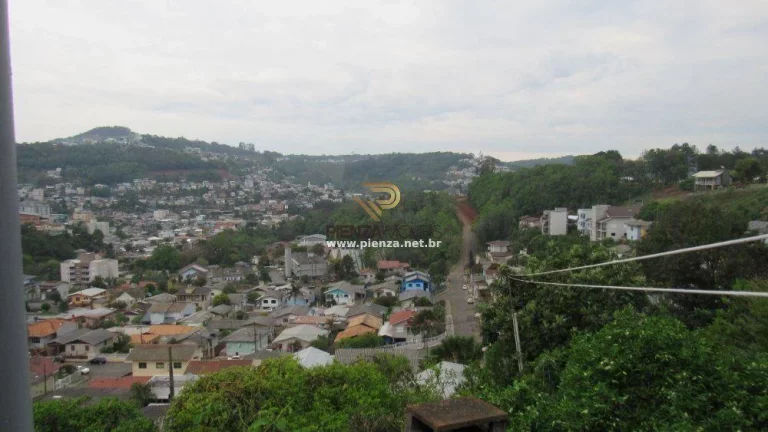 Imagem Casa para Venda em Concórdia, Industriários, 6 dormitórios, 4 banheiros
