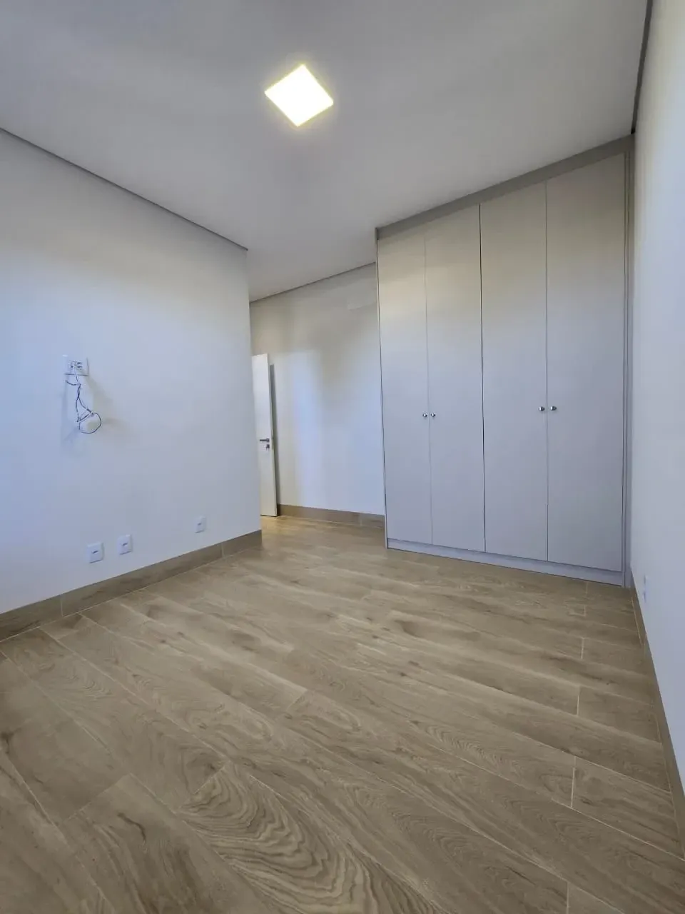 Imagem Imóvel Espetacular à Venda em Araraquara-SP: Casa de Luxo no Condomínio Buona Vita, 3 Suítes e 4 Vagas de Garagem.