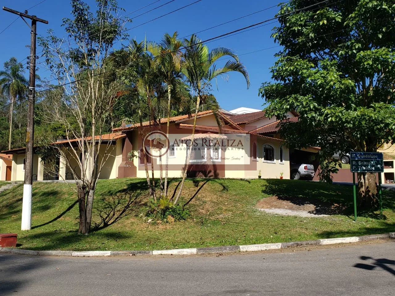 Imagem Casa térrea em Fazenda da Ilha com 4 dormitórios e 3 suítes por R$800k para venda e R$3.5k para locação - 340m² de área útil