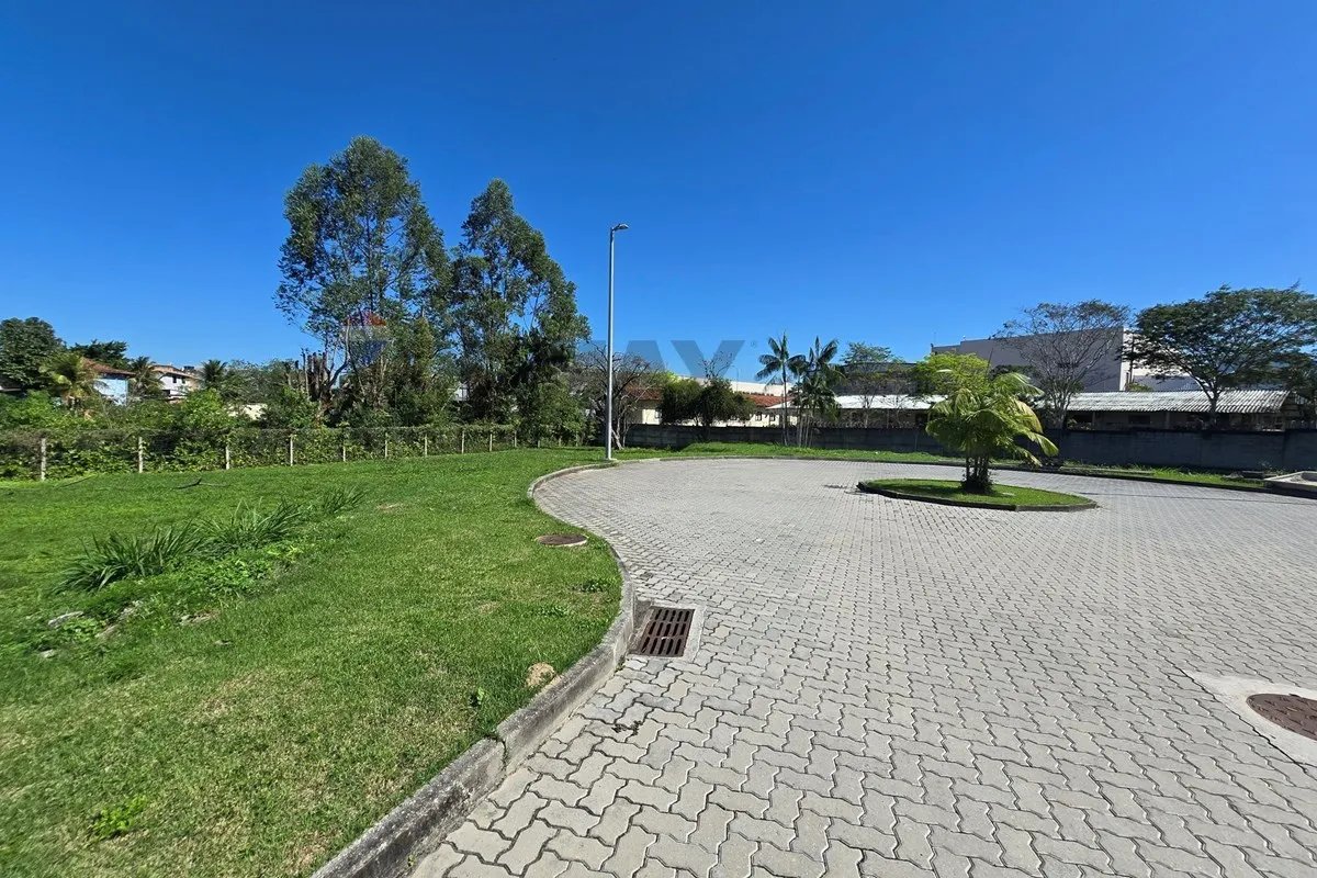 Imagem TERRENO COM FUNDAÇÃO E PROJETO DE CASA DUPLEX EM CONDOMÍNIO FECHADO - VARGEM PEQUENA