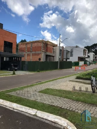Imagem Sobrado em condomínio, 04 quartos sendo 03 suítes, 04 vagas no Santa Cândida Curitiba Pr