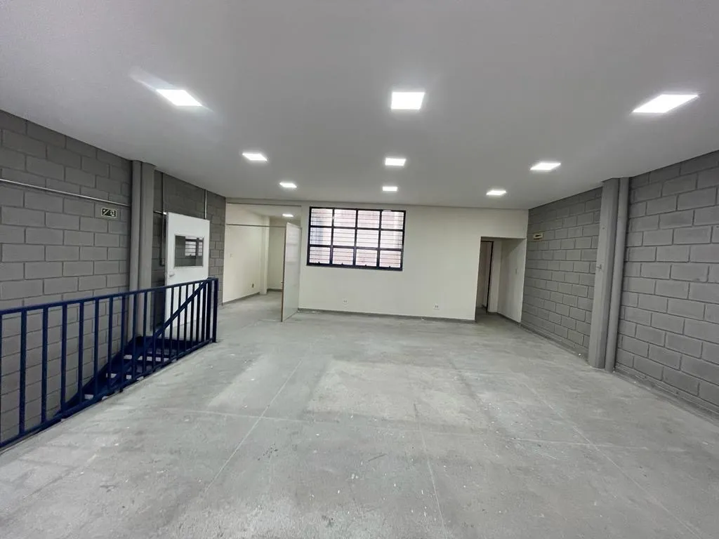 Imagem Galpao Comercial 184m transversal da Avenida General Carneiro