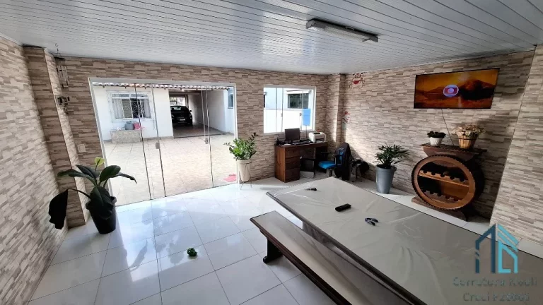 Imagem Casa, terreno com duas casas, 05 quartos c/suíte, área gourmet, no Capão Raso em Curitiba PR
