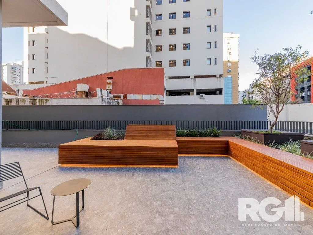 Imagem Loft de alto padrão construtivo no bairro Moinhos de Vento, planta de 29,60 m2 privativos com porcelanato, forro em gesso e aberturas em alumínio com vidros duplos.