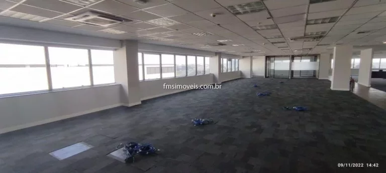Imagem Conjunto Comercial de Alto Padrão com 641,50 m², 4 Banheiros e 18 Vagas de Garagem no Tamboré, Barueri-SP!