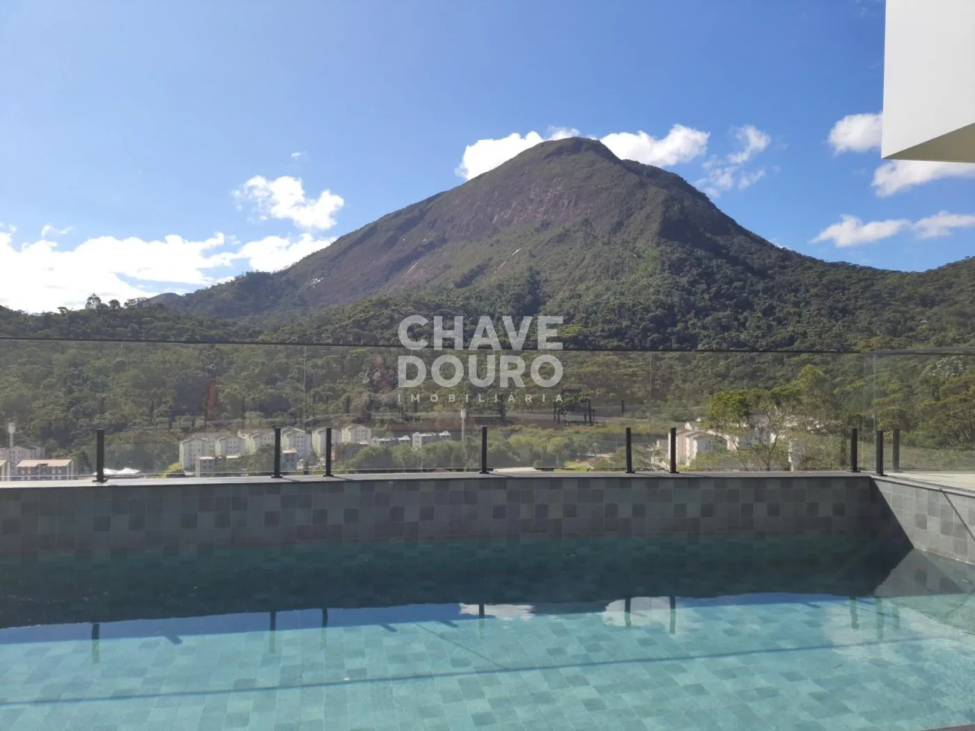 Imagem Lote com 246m² em condomínio próximo do centro de Teresópolis