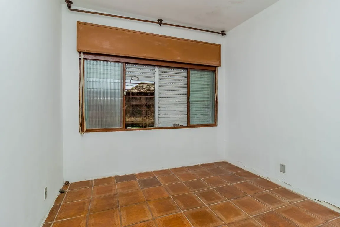 Imagem Casa de 4 dormitorios à venda Avenida Tramandaí, Ipanema - Porto Alegre